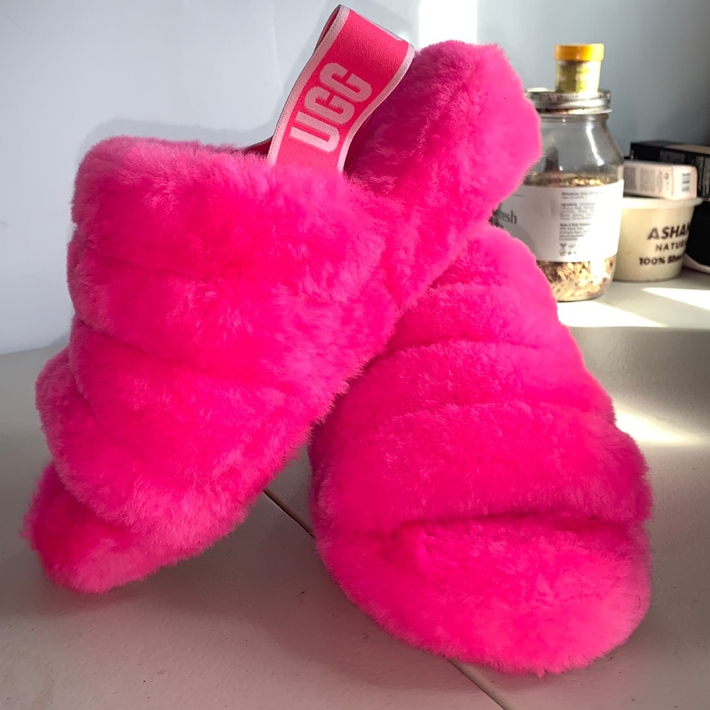 💗New Hot Pink UGG Fur Sandals 💗